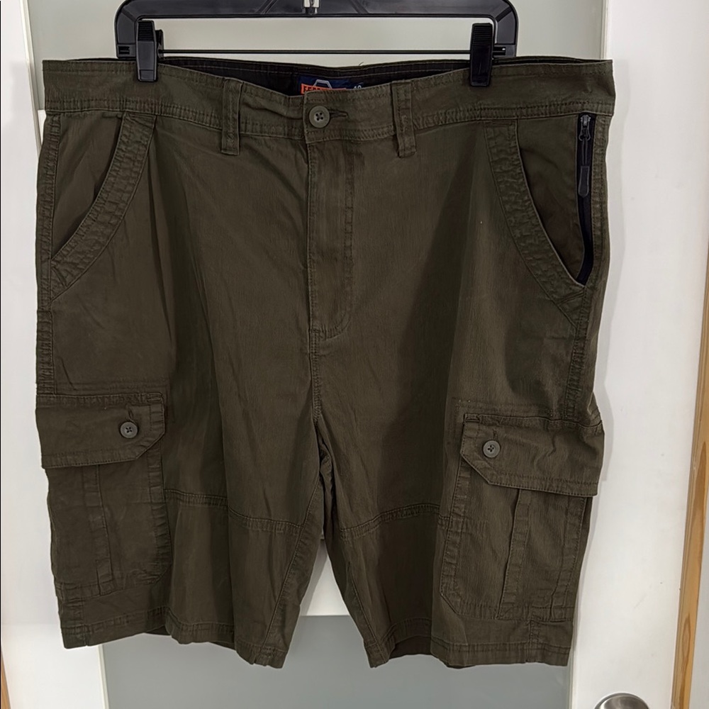 Ferruche Olive Cargo Shorts
